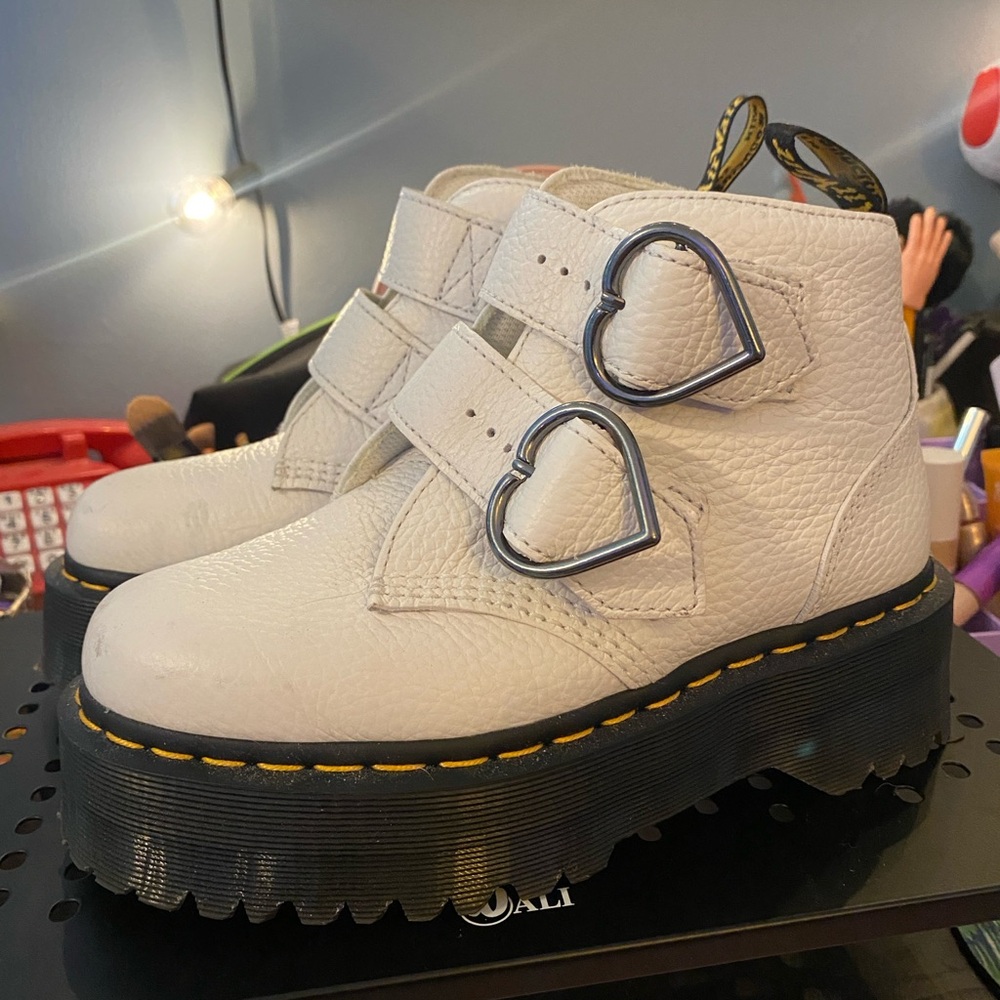 Dr. Martens White Devon Heart Boots size 6